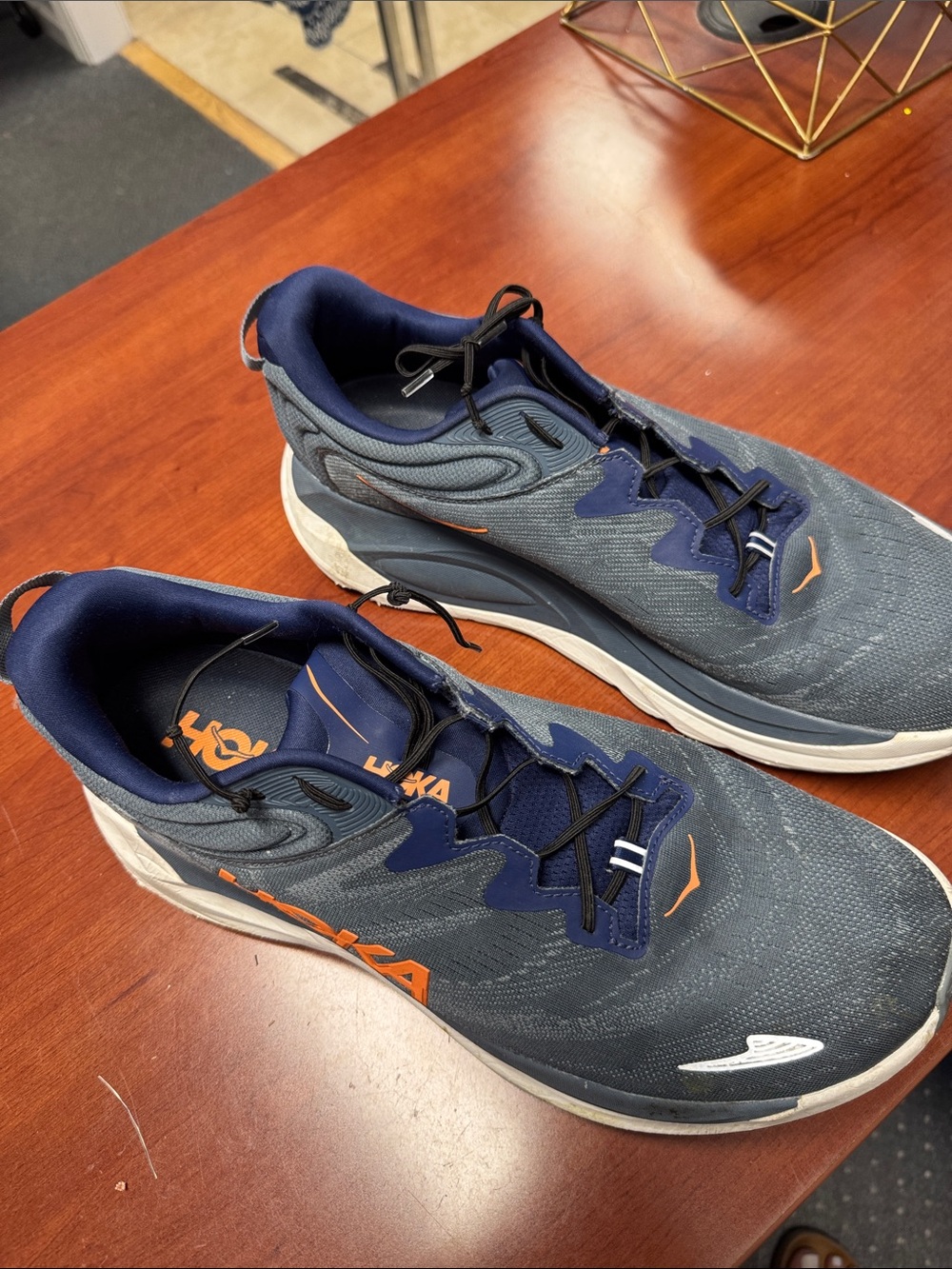 Hoka sneakers men’s 13 // 091201